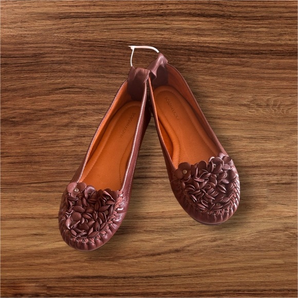 BCBG Max Azria flower flats shoes size 5.5 brown  new without tag - Picture 3 of 16